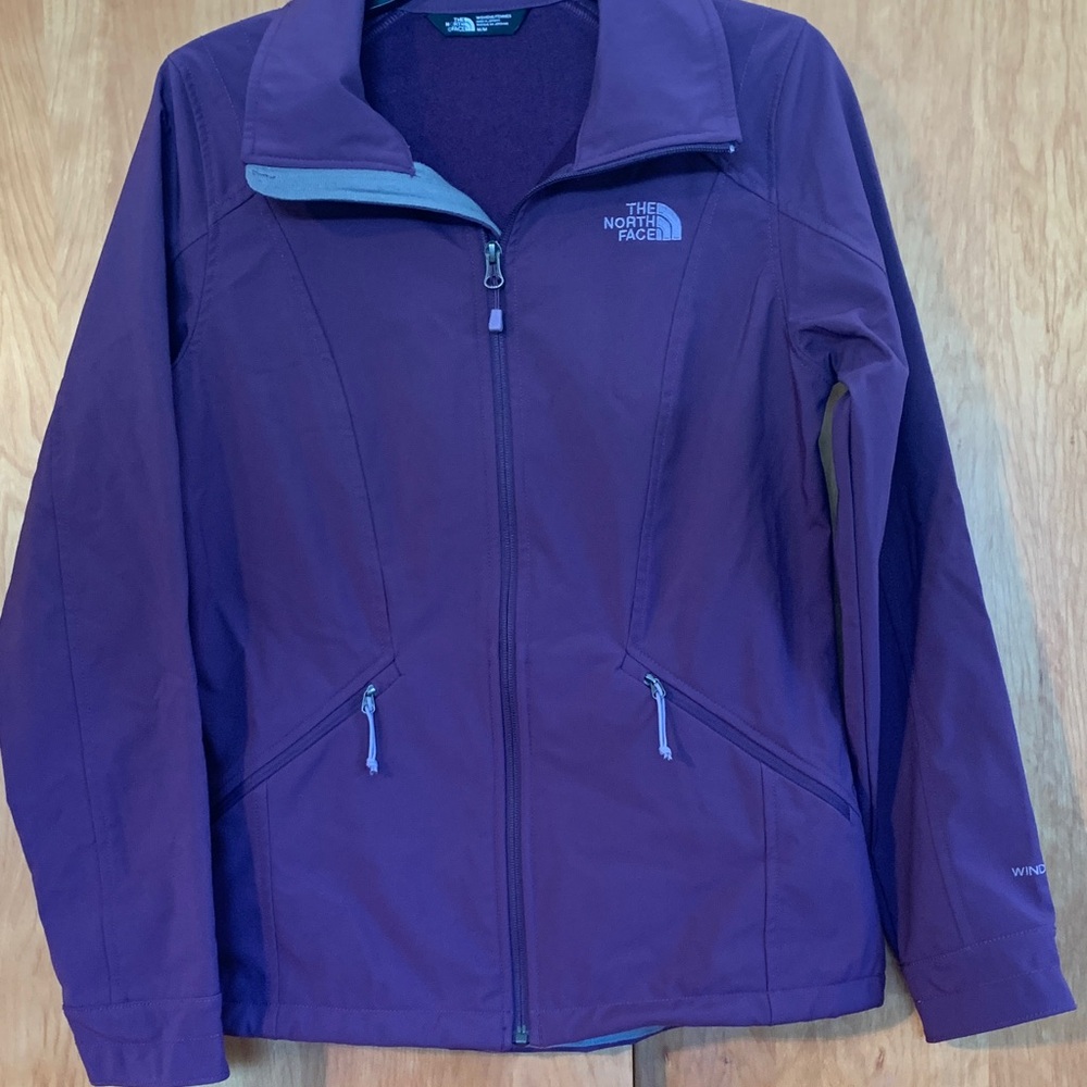 The North Face Women's Windwall Softshell Performance Jacket Plum w/ grey szS